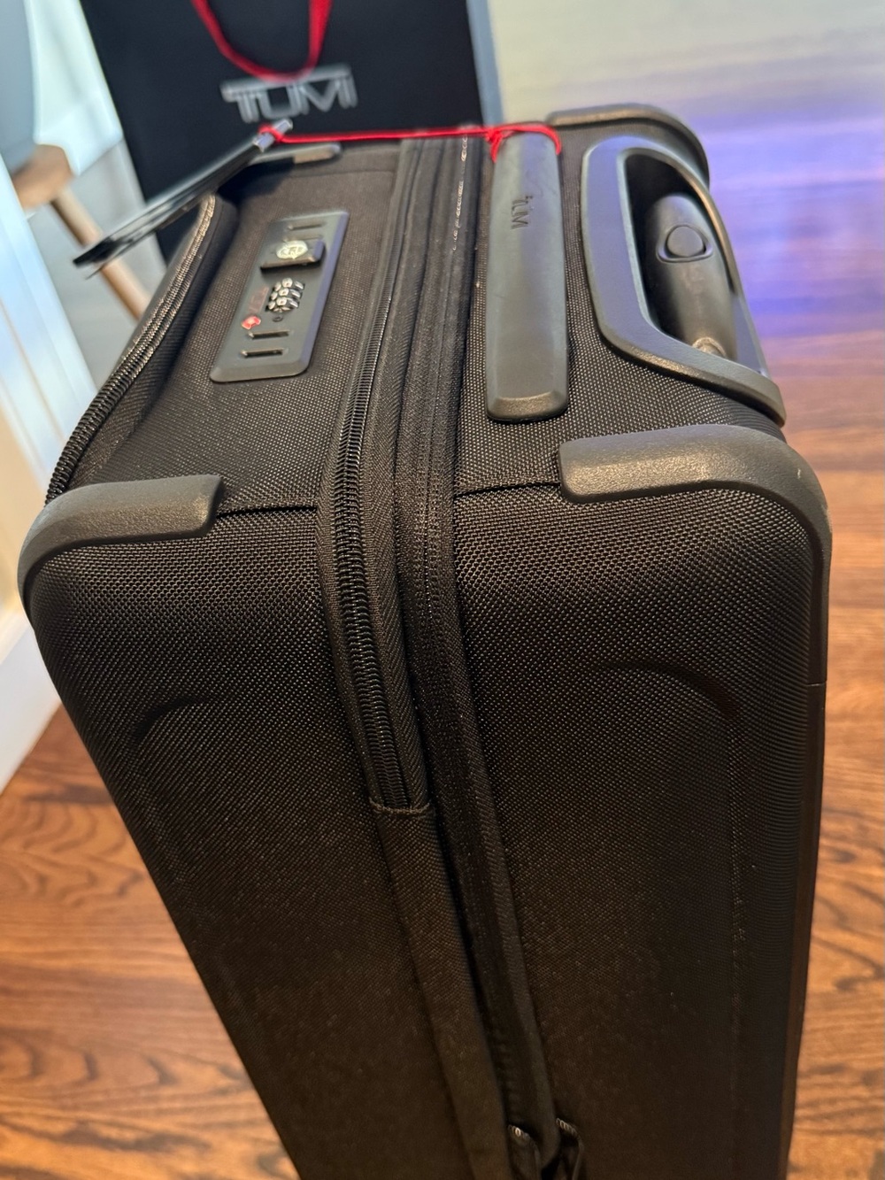Tumi Alpha 3 22" International Carry-On
Spinner Pockets Dual Access 4 Wheeled 🏖️ - Picture 4 of 14